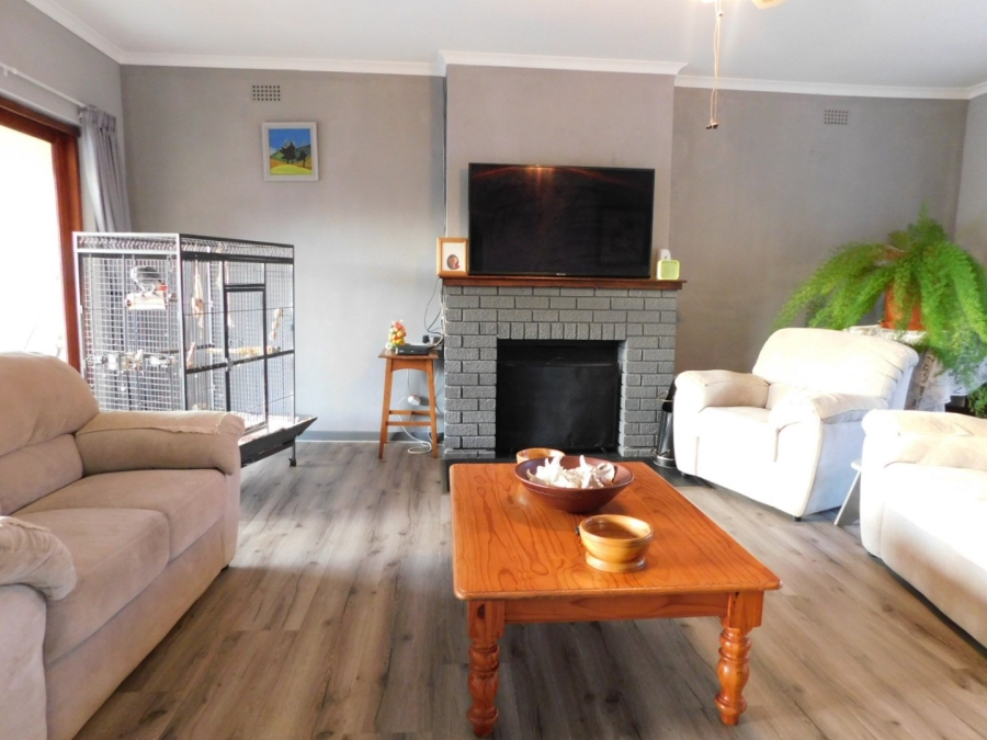6 Bedroom Property for Sale in Dobson Western Cape